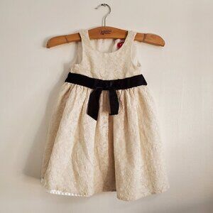 Cute Toddler Girl Dress  White/Cream Size 4T
